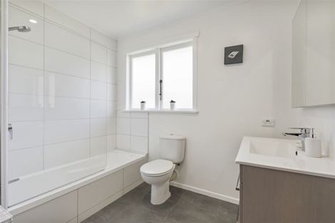 Photo of property in 2/24 Selwyn Crescent, Forrest Hill, Auckland, 0620