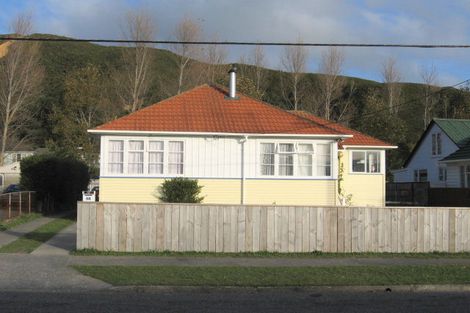 Photo of property in 64 Strand Crescent, Naenae, Lower Hutt, 5011