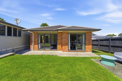 Photo of property in 25a Mcinnes Road, Weymouth, Auckland, 2103