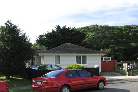 Photo of property in 5 Carnavon Place, Cannons Creek, Porirua, 5024