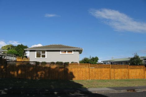 Photo of property in 16 Lantana Road, Green Bay, Auckland, 0604