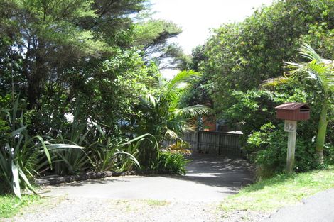 Photo of property in 62 Domain Crescent, Muriwai, Waimauku, 0881