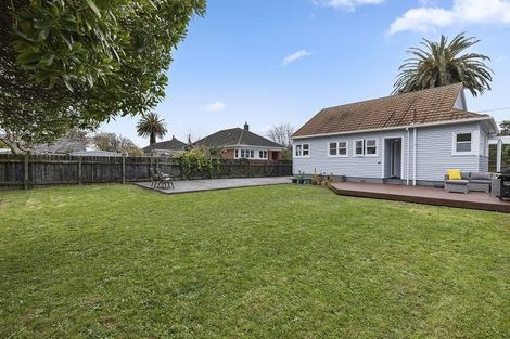 Photo of property in 114 Cambridge Terrace, Fairfield, Lower Hutt, 5011