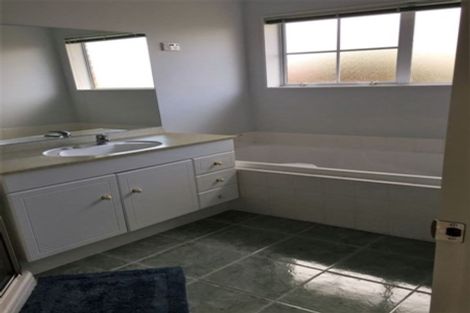 Photo of property in 30 Suncrest Drive, West Harbour, Auckland, 0618