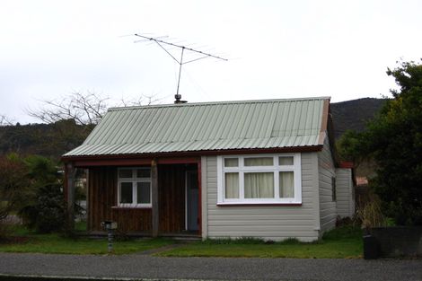 Photo of property in 5 Sinnamon Street, Reefton, 7830