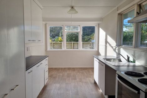 Photo of property in 8a Frederick Street, Tawa, Wellington, 5028