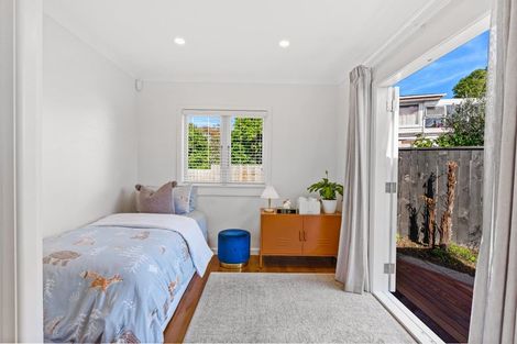 Photo of property in 37 Waimumu Road, Massey, Auckland, 0614