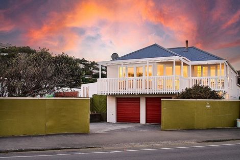 Photo of property in 110 Lyall Parade, Lyall Bay, Wellington, 6022