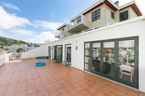 Photo of property in Endeavour Apartments, 6/125 Thorndon Quay, Pipitea, Wellington, 6011