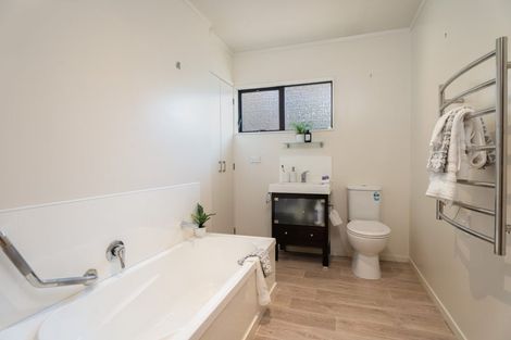 Photo of property in 8 Maywood Grove, Churton Park, Wellington, 6037