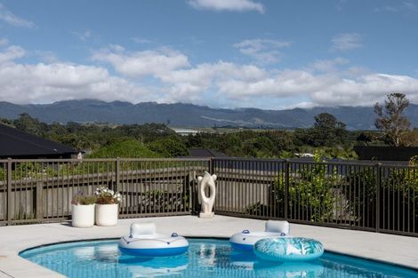 Photo of property in 306 Omokoroa Road, Omokoroa, 3114