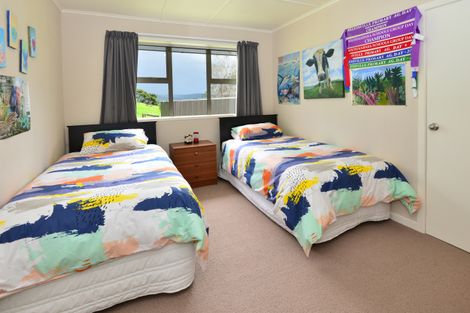 Photo of property in 7 Kaipara Lake Road, South Head, Helensville, 0874