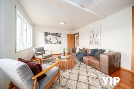 Photo of property in 139 Ruskin Road, Newlands, Wellington, 6037