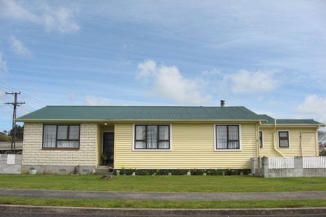 Photo of property in 8 Maire Street, Inglewood, 4330