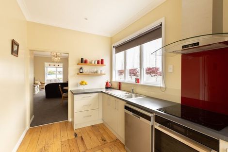 Photo of property in 43 Knowles Street, Terrace End, Palmerston North, 4410