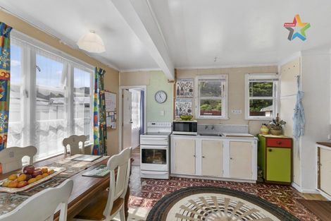 Photo of property in 17 Gibson Crescent, Naenae, Lower Hutt, 5011