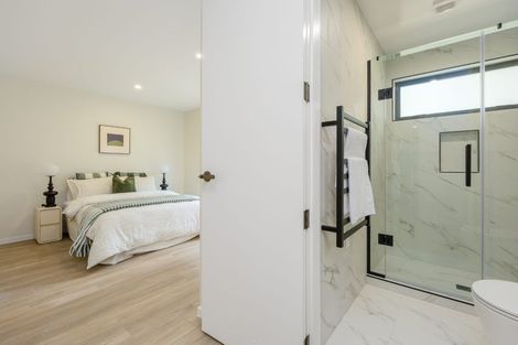 Photo of property in 9c Catalina Crescent, Forrest Hill, Auckland, 0620