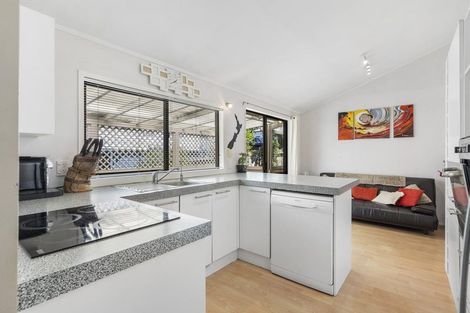 Photo of property in 66 Gledstane Road, Stanmore Bay, Whangaparaoa, 0932