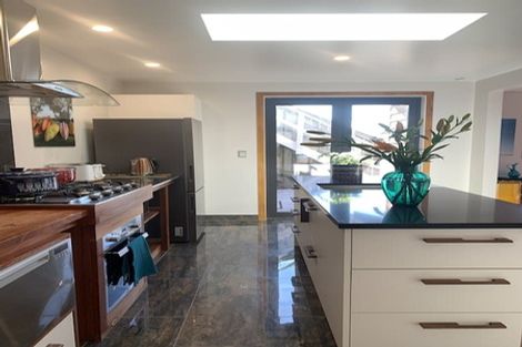 Photo of property in 274 Queens Drive, Lyall Bay, Wellington, 6022