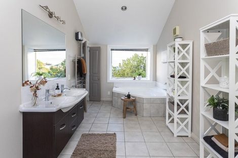 Photo of property in 97 Hackthorne Road, Cashmere, Christchurch, 8022