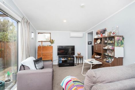 Photo of property in 11 Denver Avenue, Sunnyvale, Auckland, 0612