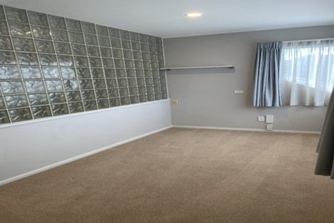 Photo of property in 16 Yarlside Place, Northpark, Auckland, 2013