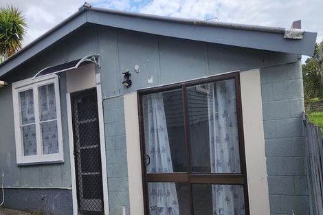 Photo of property in 16 Albert Road, Kelston, Auckland, 0602