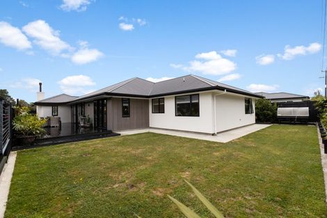 Photo of property in 43 Coutts Way, Fitzherbert, Palmerston North, 4410