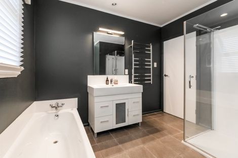 Photo of property in 243 Clifton Road, Te Awanga, 4102