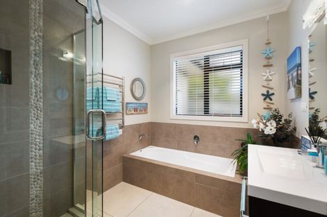 Photo of property in 22 Haden Place, Omokoroa, 3114