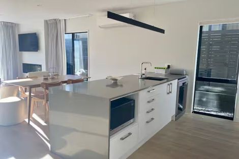 Photo of property in 2 Chapman Way, Jacks Point, 9371