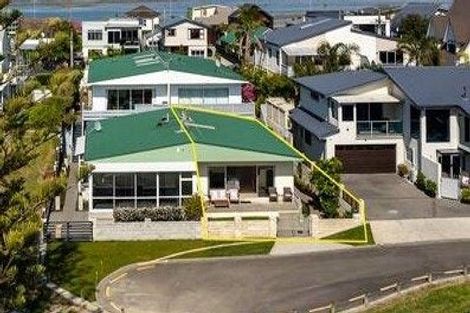 Photo of property in 10 North Terrace, Westshore, Napier, 4110