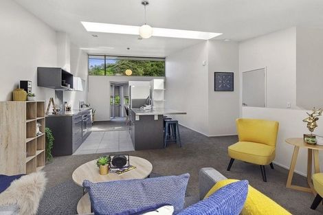 Photo of property in 2/2 Onslow Road, Khandallah, Wellington, 6035