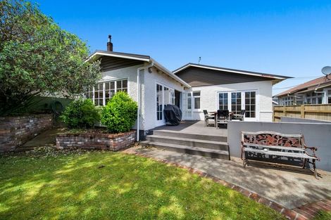 Photo of property in 18 Bulteel Street, New Plymouth, 4310