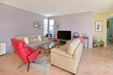 Photo of property in 58 Settlers Grove, Orewa, 0931