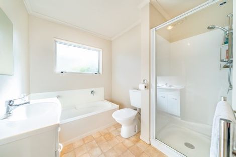 Photo of property in 32a Aniseed Grove, Timberlea, Upper Hutt, 5018