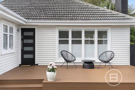 Photo of property in 1/17 Hillcrest Avenue, Hillcrest, Auckland, 0627