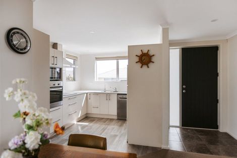 Photo of property in 5 Vista Close, Omokoroa, 3114