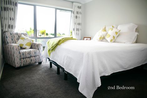 Photo of property in 12 Portofino Point, Karaka, Papakura, 2113