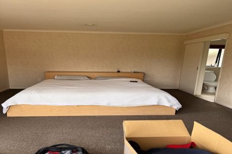 Photo of property in 28 Feeny Crescent, East Tamaki, Auckland, 2013