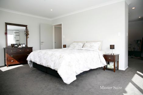 Photo of property in 12 Portofino Point, Karaka, Papakura, 2113