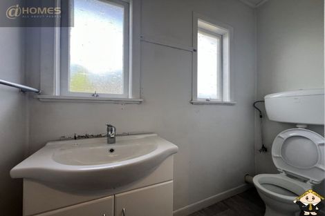 Photo of property in 84 Roberts Road, Te Atatu South, Auckland, 0610