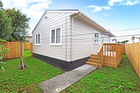 Photo of property in 2/13 Templeton Place, Clendon Park, Auckland, 2103