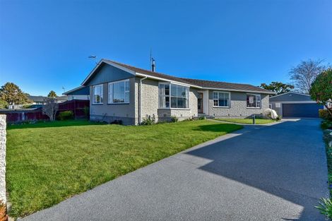 Photo of property in 6 Monteath Place, Redwood, Christchurch, 8051