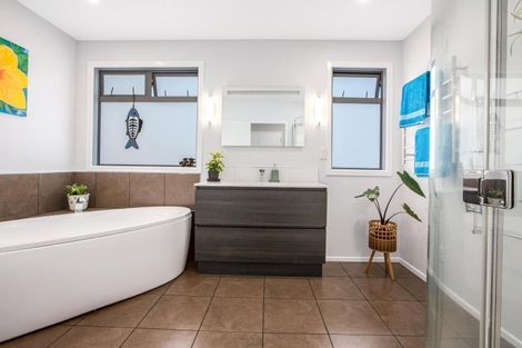 Photo of property in 16 Manly Street, Paraparaumu Beach, Paraparaumu, 5032