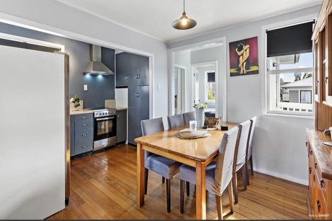 Photo of property in 15 Amberley Avenue, Te Atatu South, Auckland, 0610