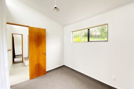 Photo of property in 16 Opanuku Road, Henderson Valley, Auckland, 0612