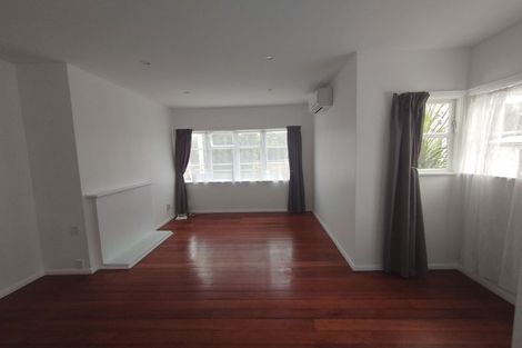 Photo of property in 114 Cambridge Terrace, Fairfield, Lower Hutt, 5011