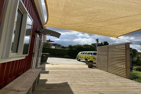 Photo of property in 51 Onewa Road, Northcote, Auckland, 0627