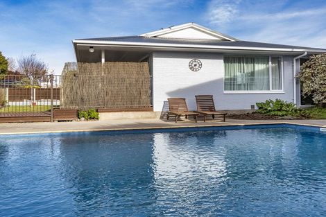 Photo of property in 17 Hillcrest Place, Avonhead, Christchurch, 8042